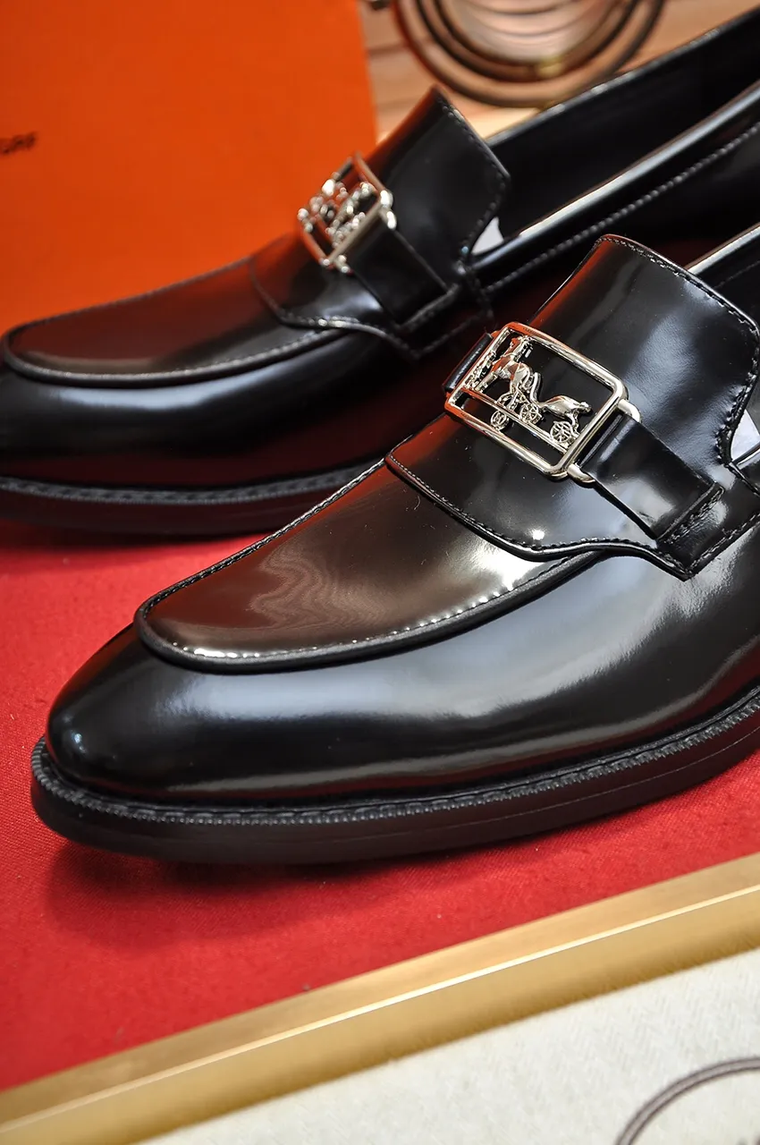 Men's shoes💰460💶[HERMES] (cowhide lining)🍀Italian top luxury🍀He does not pursue novel styles and gorgeous colors, but attracts the favor of successful men with his flawless, elegant and classic style! This very, very comfortable, simple and stable style makes it easy to match any style! The pattern is absolutely 1:1 refined from the original case, and we strive for excellence in materials, imported cowhide + cowhide lining💪💪💪extraordinary texture👍! .Black brown code number: 38 to 45 (45 customized)